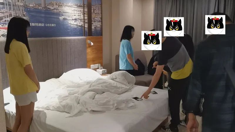 DƬ